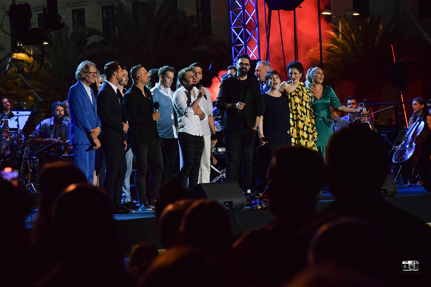 Koncert “Trag u beskraju” publika pratila s obale i s brodica