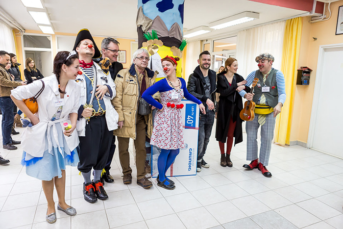 Ivan Dečak, Antonia Matković Šerić, Ante Cash i Crveni nosovi oduševili djecu u domu Maestral